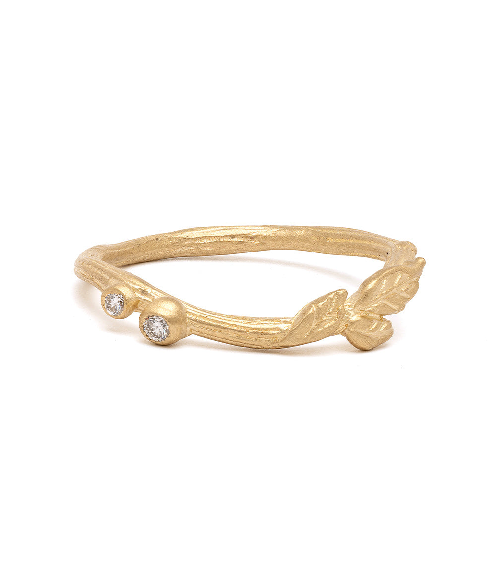 Twig Nesting Band ES-R39 ring in 14K yellow gold with shiny twig texture and small round diamond accents.