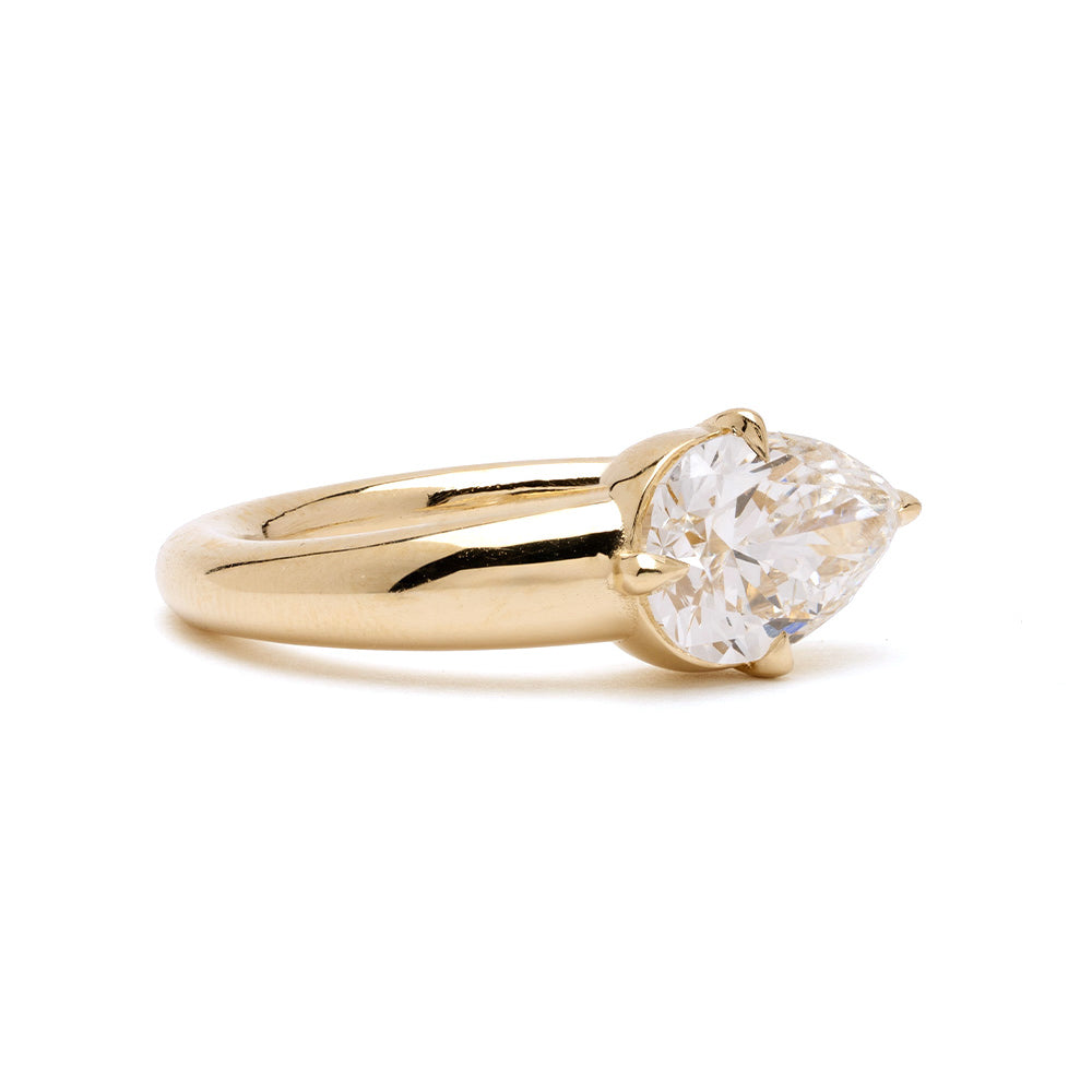 Sloane Pinky by Sofia Kaman diamond ring in 14K yellow gold, shiny setting with clear oval stone