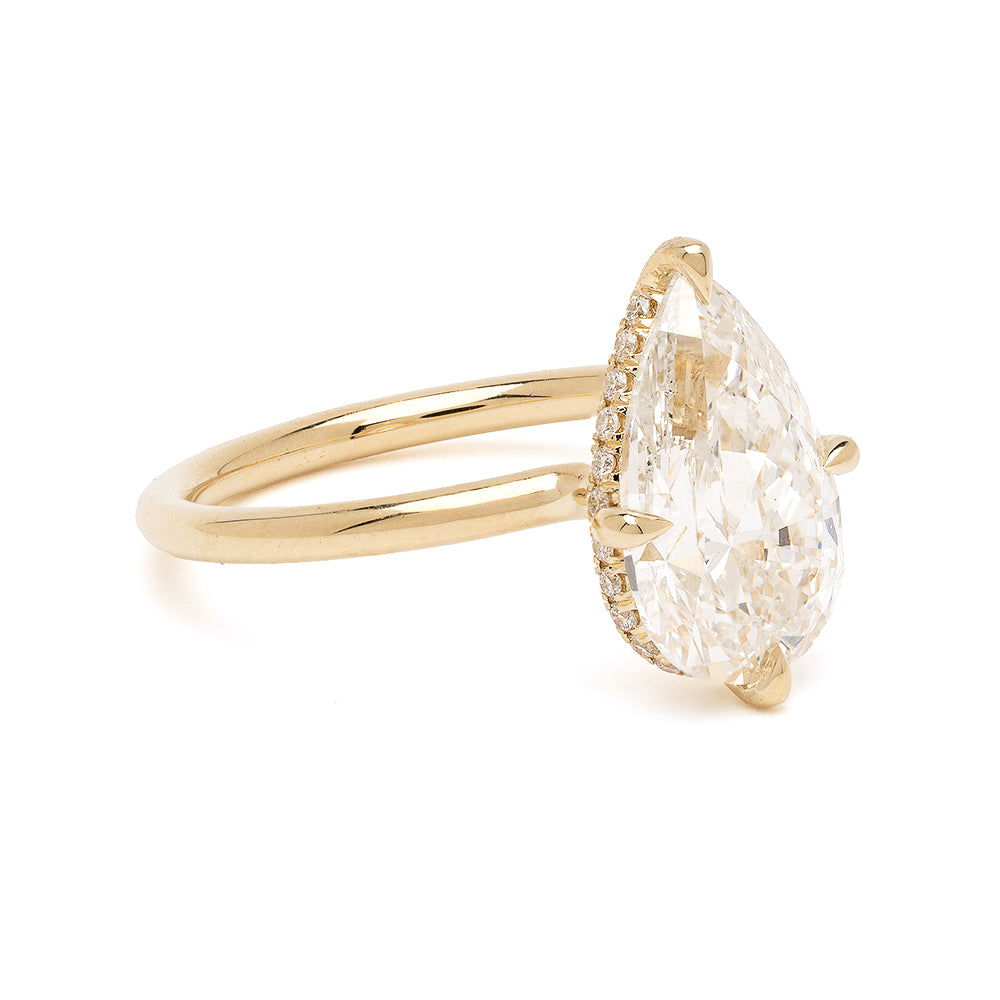 Billie by Sofia Kaman engagement ring in yellow gold with clear diamond-like oval centerpiece and halo