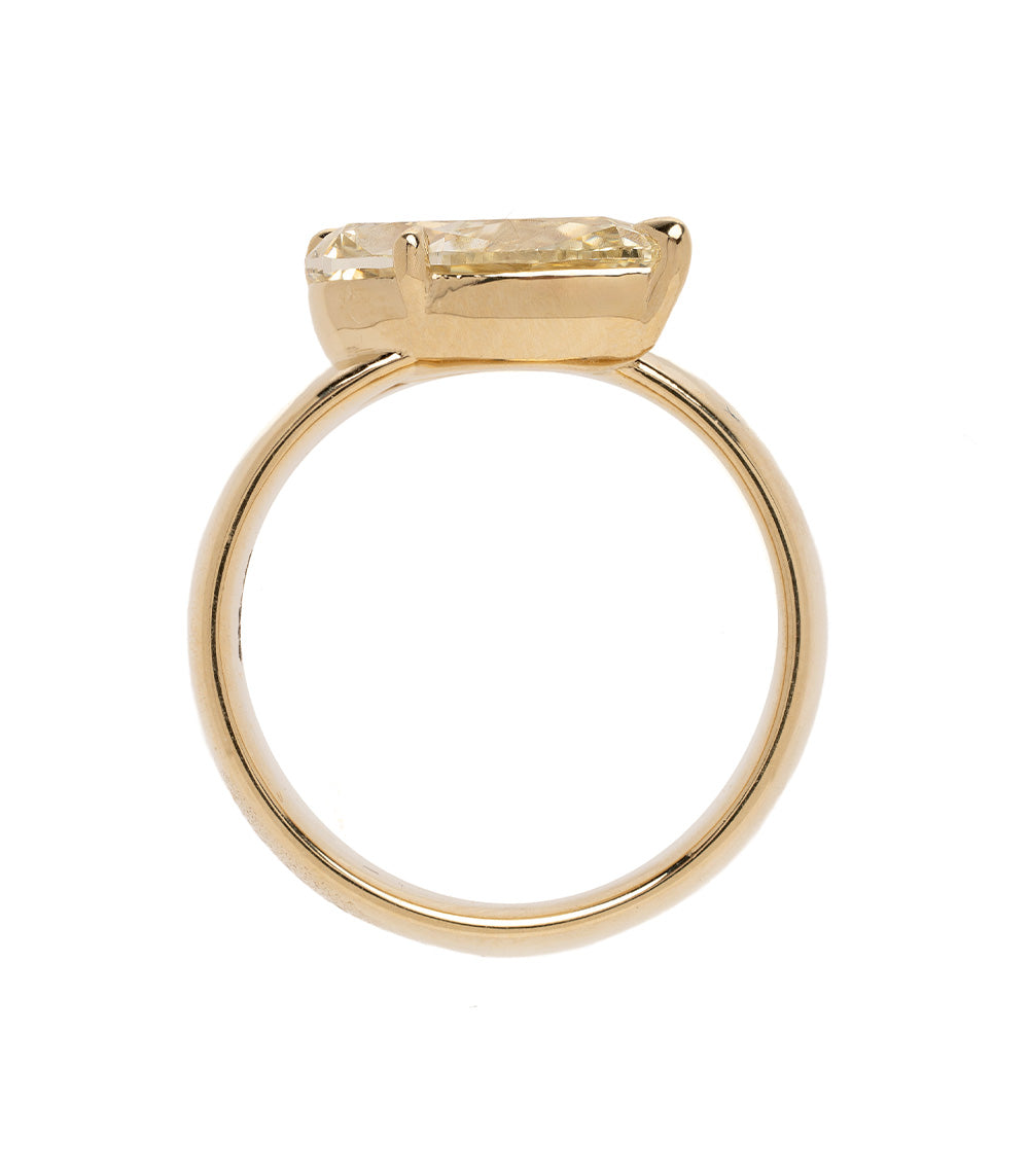 Lana by Sofia Kaman ring in yellow gold with rectangular center stone, understated setting