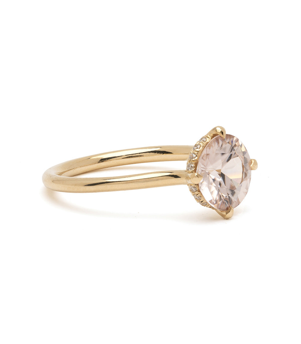Billie SK-R94-ZIR-RB gold engagement ring with round center diamond and small halo stones on band