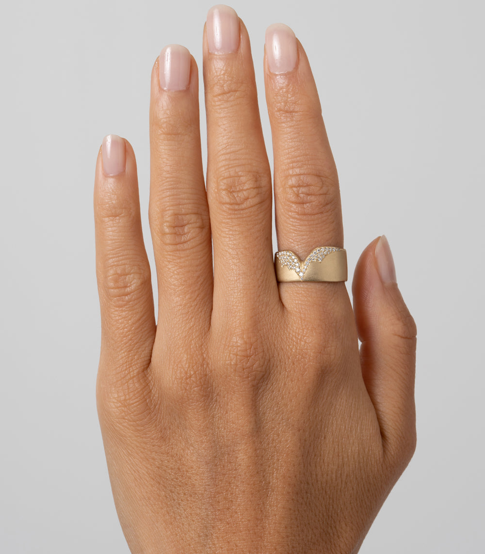Glacier Point P-R14-A ring in 14K yellow gold with shiny finish and subtle heart motif