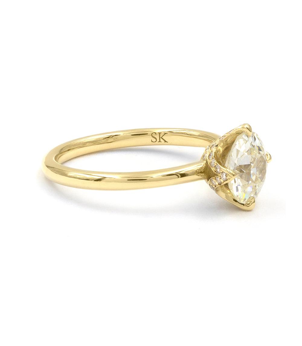 Spiky Crown EL-R18-OEC-WD-MD gold 3 stone engagement ring with spiky crown setting and clear center stone