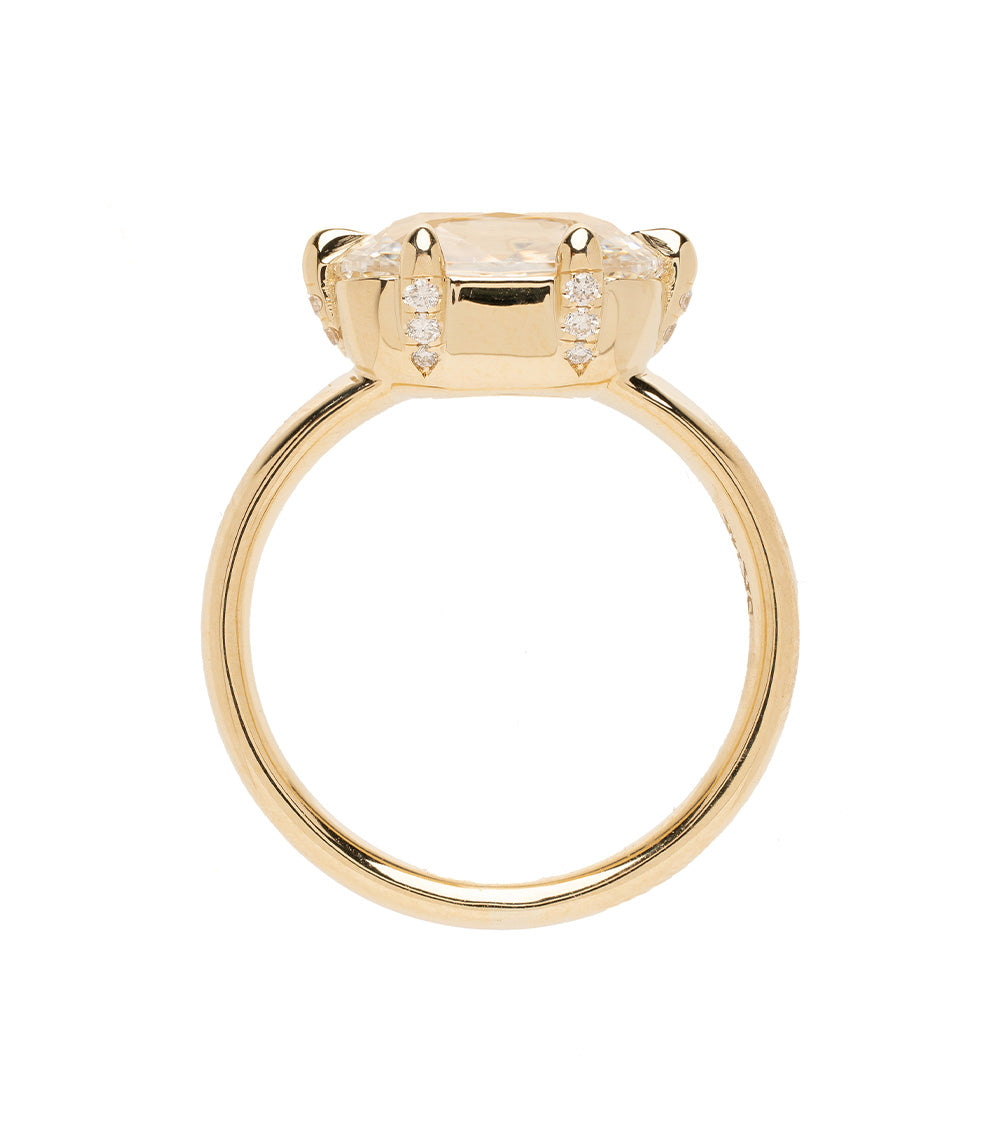 Ella Sofia Kaman engagement ring in yellow gold with rectangular-cut diamond cluster