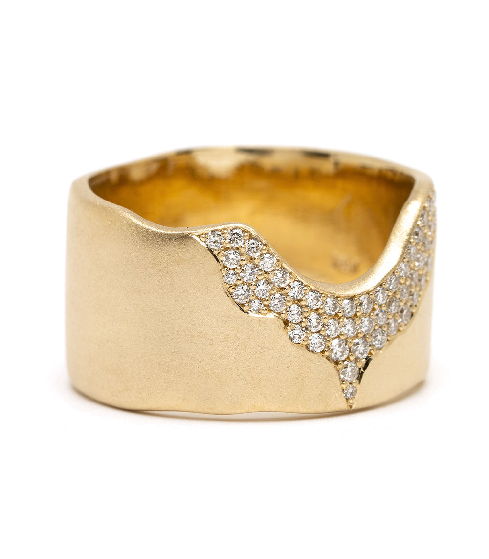 Rolling Hills II P-R13-B band ring in 14K yellow gold with shiny pavé diamonds and an asymmetrical profile