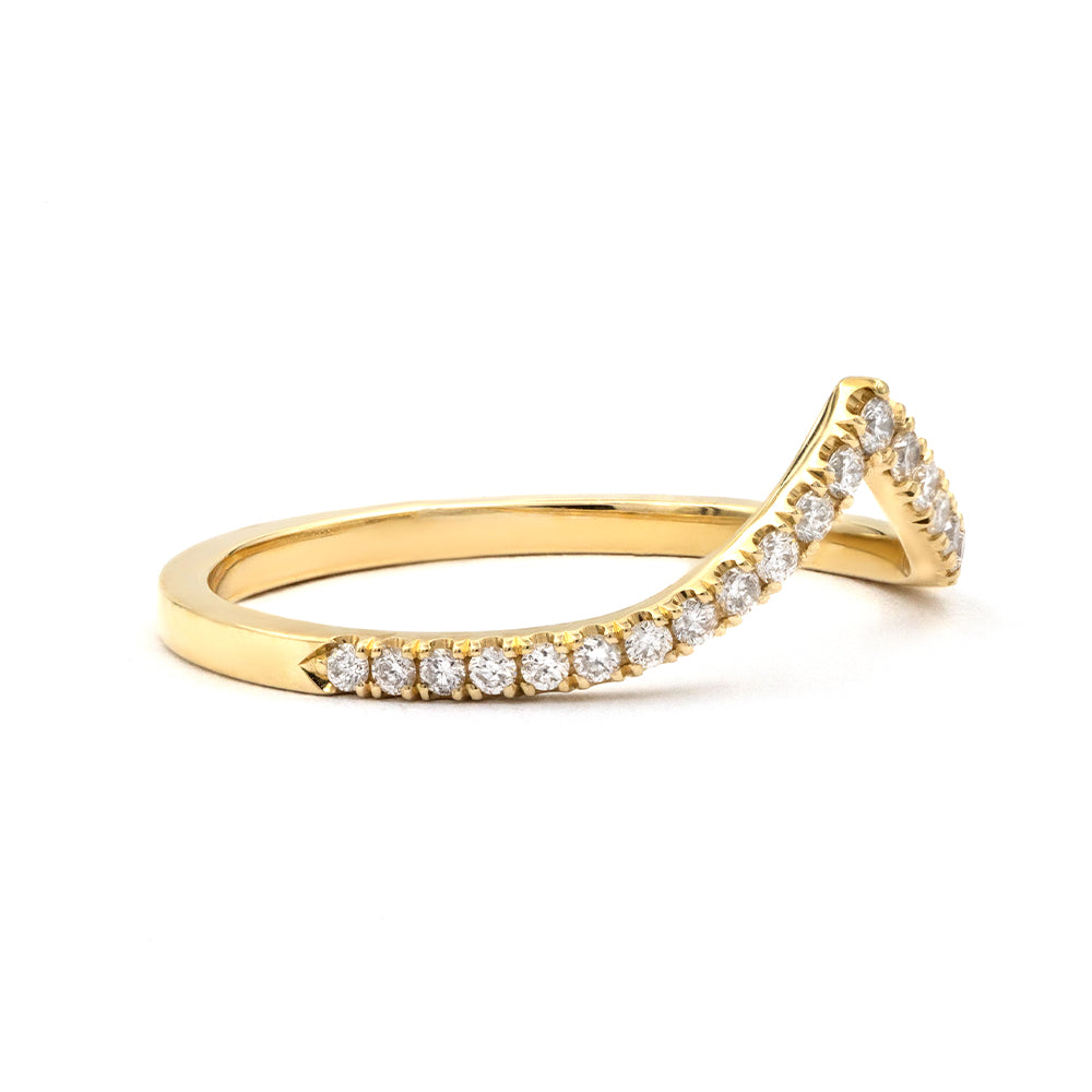 Chevron Band A-R39-P 14K yellow gold band with chevron set round diamonds, shiny finish