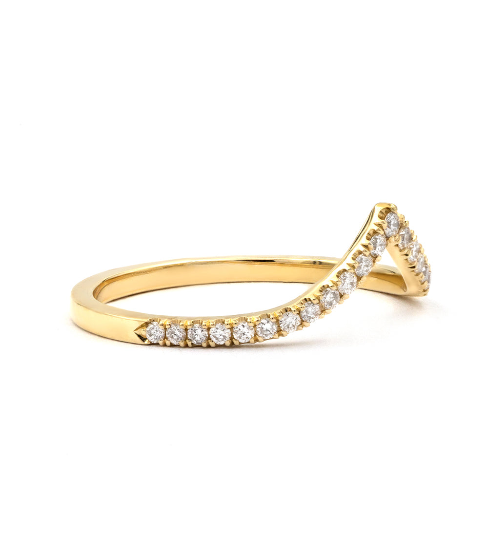Chevron Band A-R39-P 14K yellow gold band with chevron set round diamonds, shiny finish