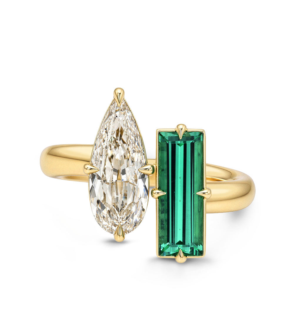 Eirene Toi et Moi by Sofia Kaman 2 stone engagement ring in gold with clear pear-cut and green emerald-cut stones