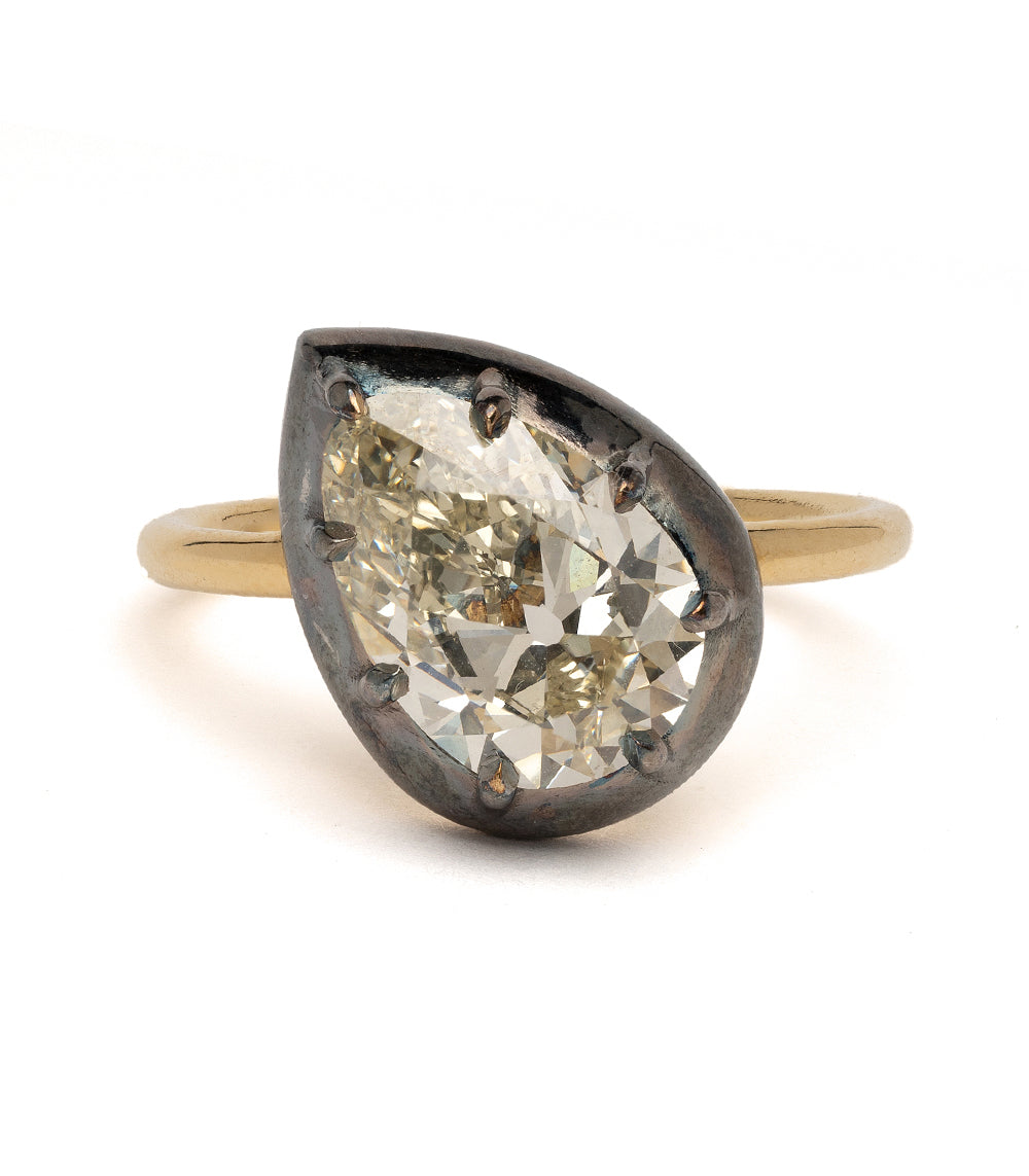 Cora KM-R3 engagement ring with oval-cut diamond in dark bezel setting on gold band