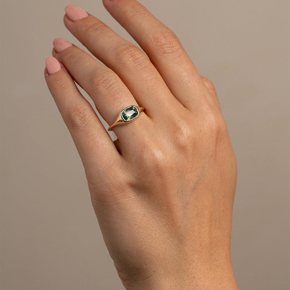 Tristan SK-R113-CC-GS-1.69 gold ring with green faceted gemstone, minimalist square setting