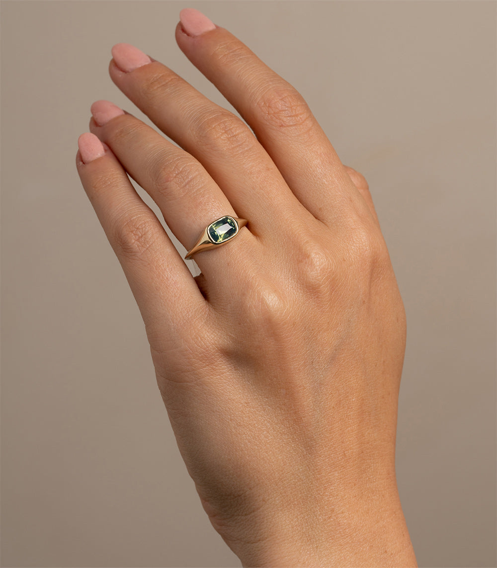 Tristan SK-R113-CC-GS-1.69 gold ring with green faceted gemstone, minimalist square setting