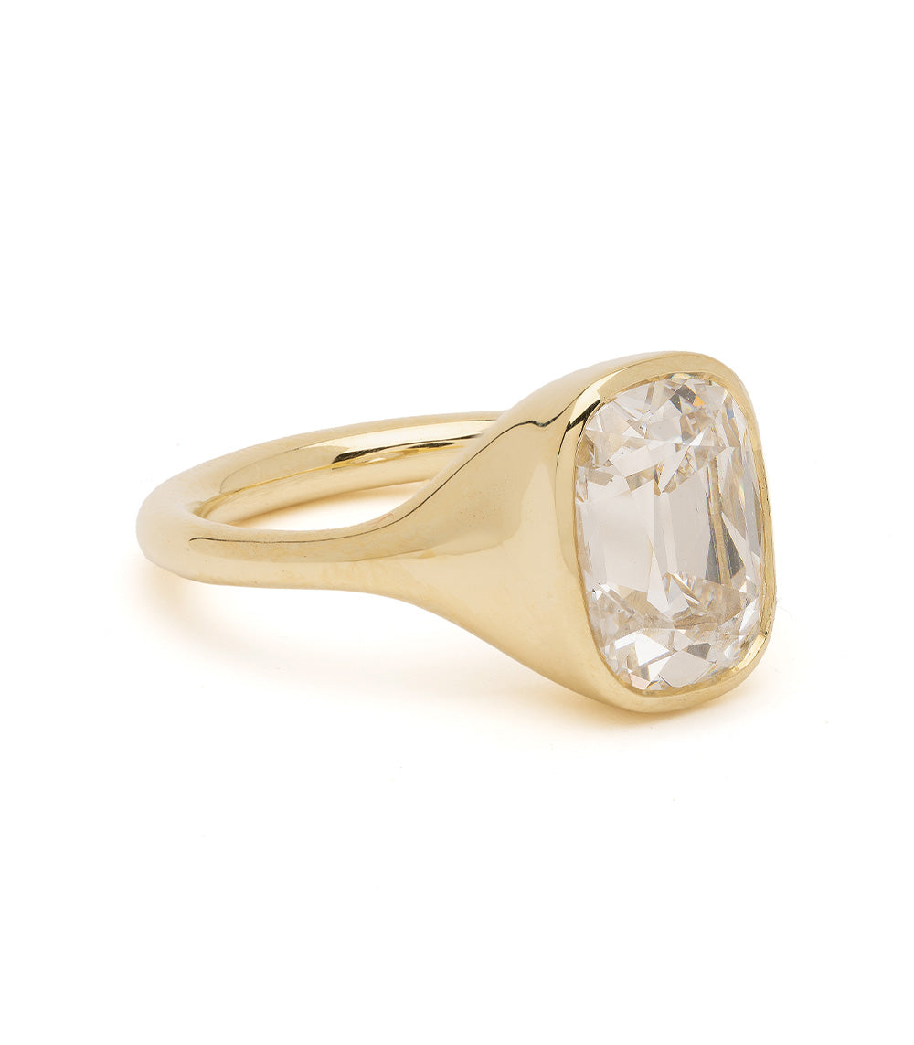 Isolde SK-R121-LGD-OMC-3.78 engagement ring in polished gold with an oval-cut diamond centerpiece.