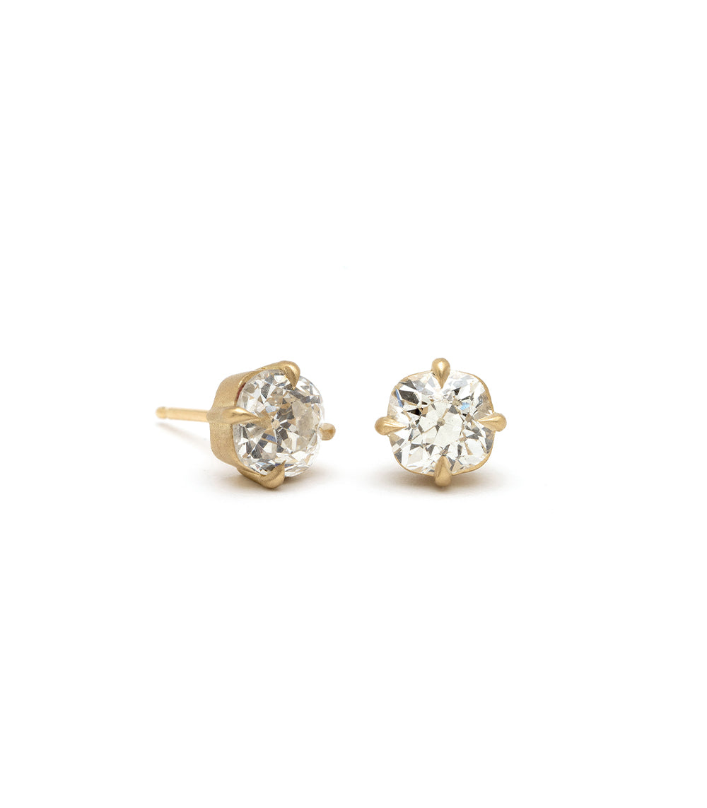 Simple Solitaire SK-E31-OMC-MD gold solitaire stud earrings with round clear stones, minimalist setting