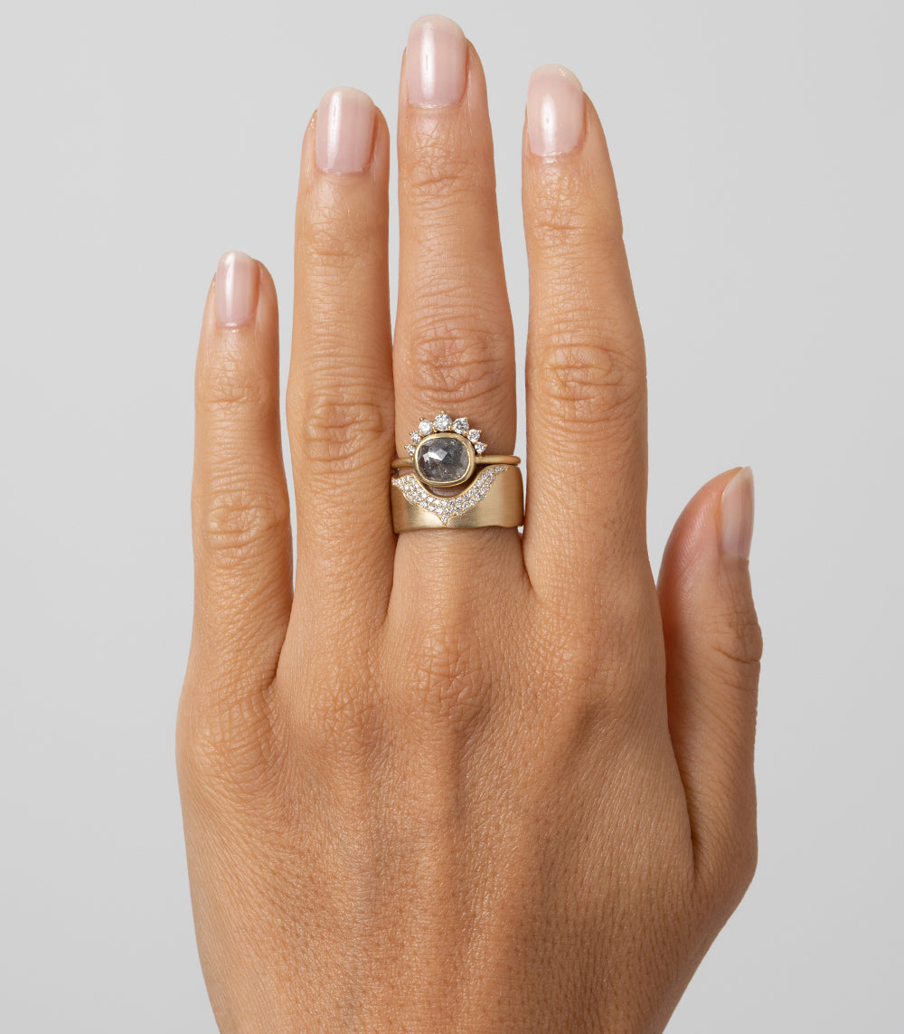 Rolling Hills P-R13-A engagement ring in shiny yellow gold with round dark center stone and pavé halo
