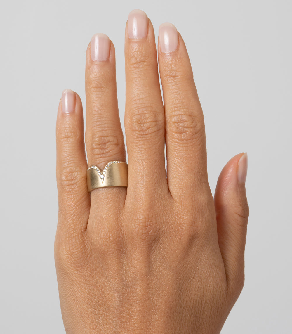 Glacier Point II by P-R14-B 14K yellow gold band ring, shiny V-shaped setting with small stones