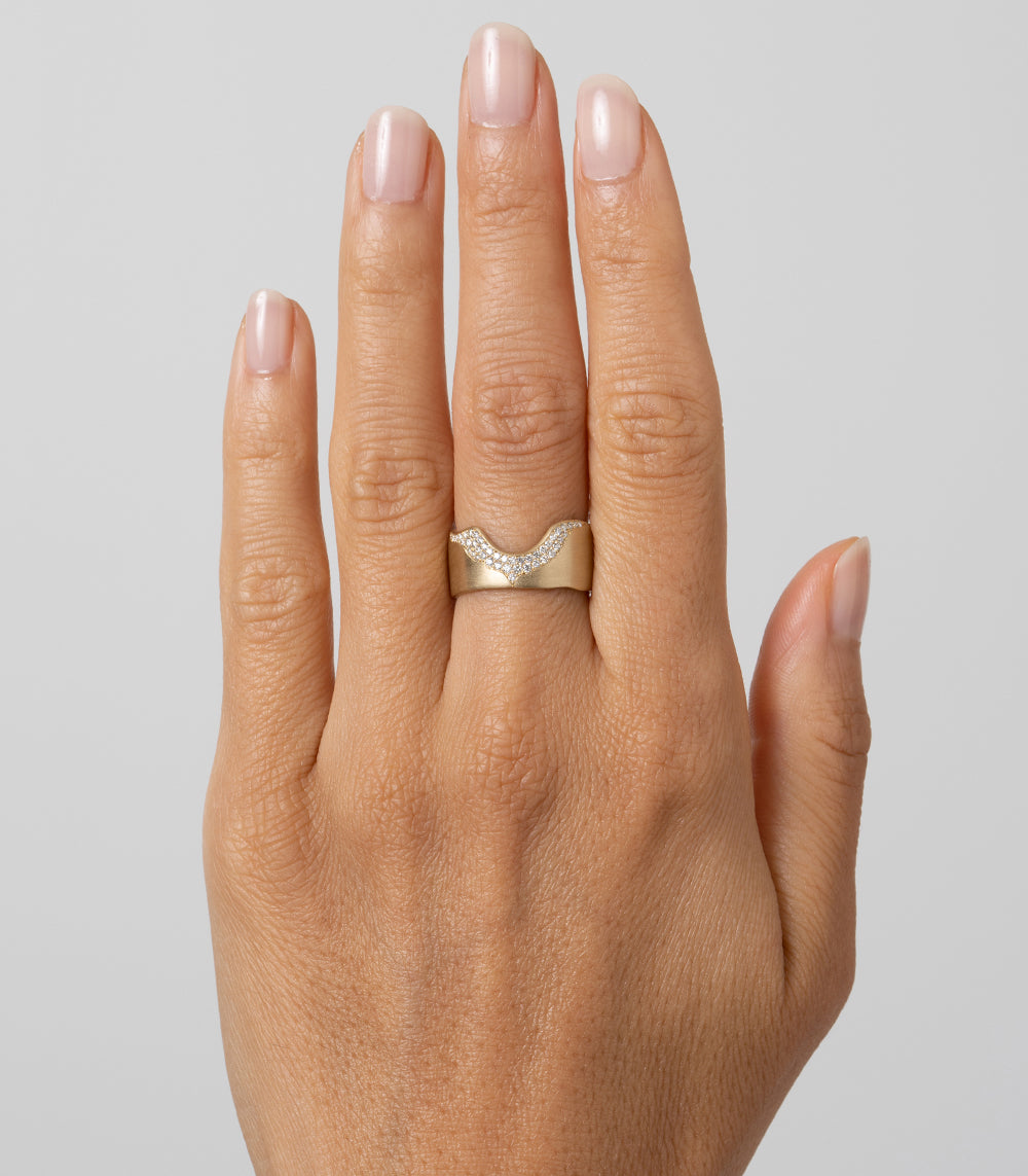 Rolling Hills P-R13-A gold band ring with shiny setting and small diamonds on finger