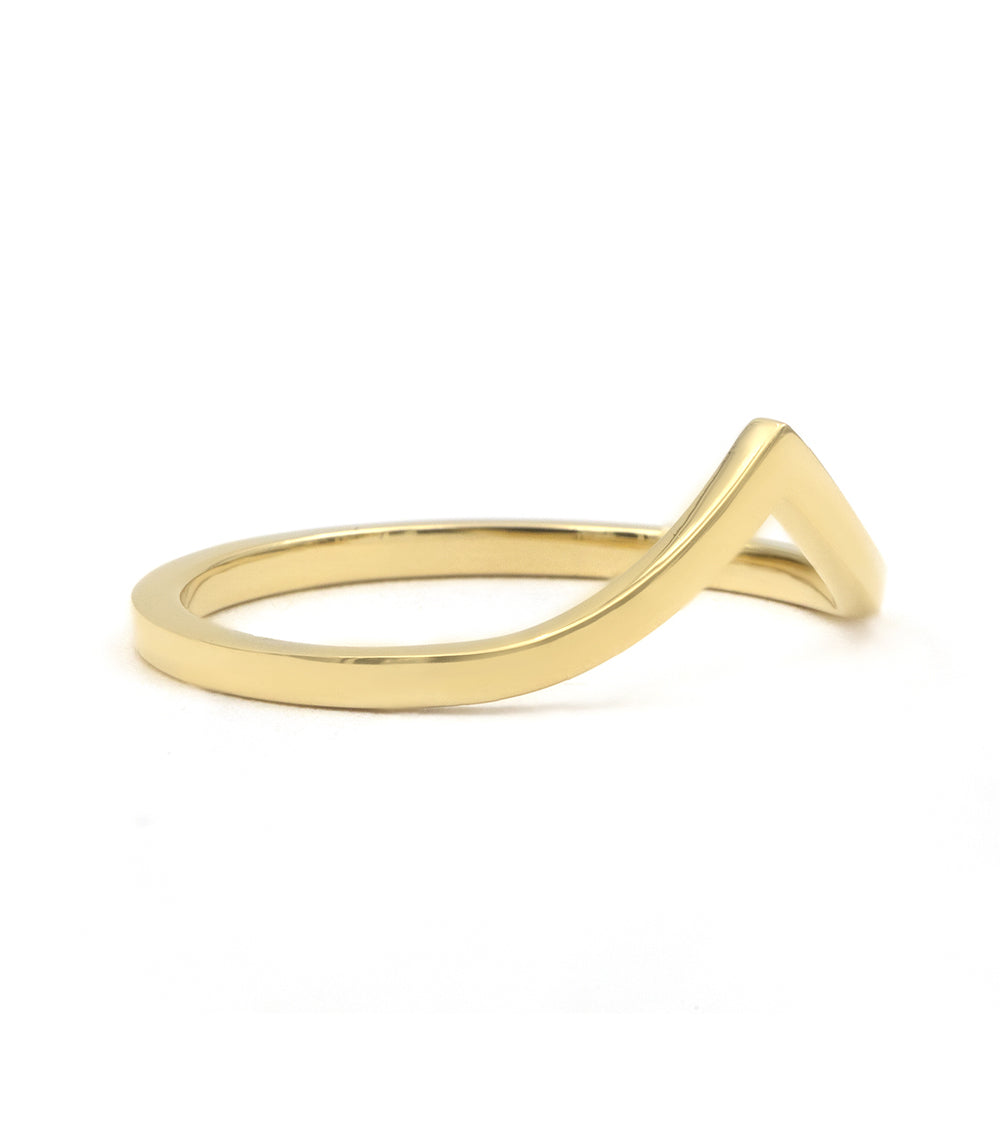 Chevron Band A-R39 14K yellow gold chevron design shiny finish ring band with raised chevron detail