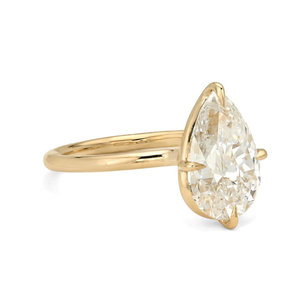 Billie by Sofia Kaman unique engagement ring in yellow gold set with lab grown diamond
