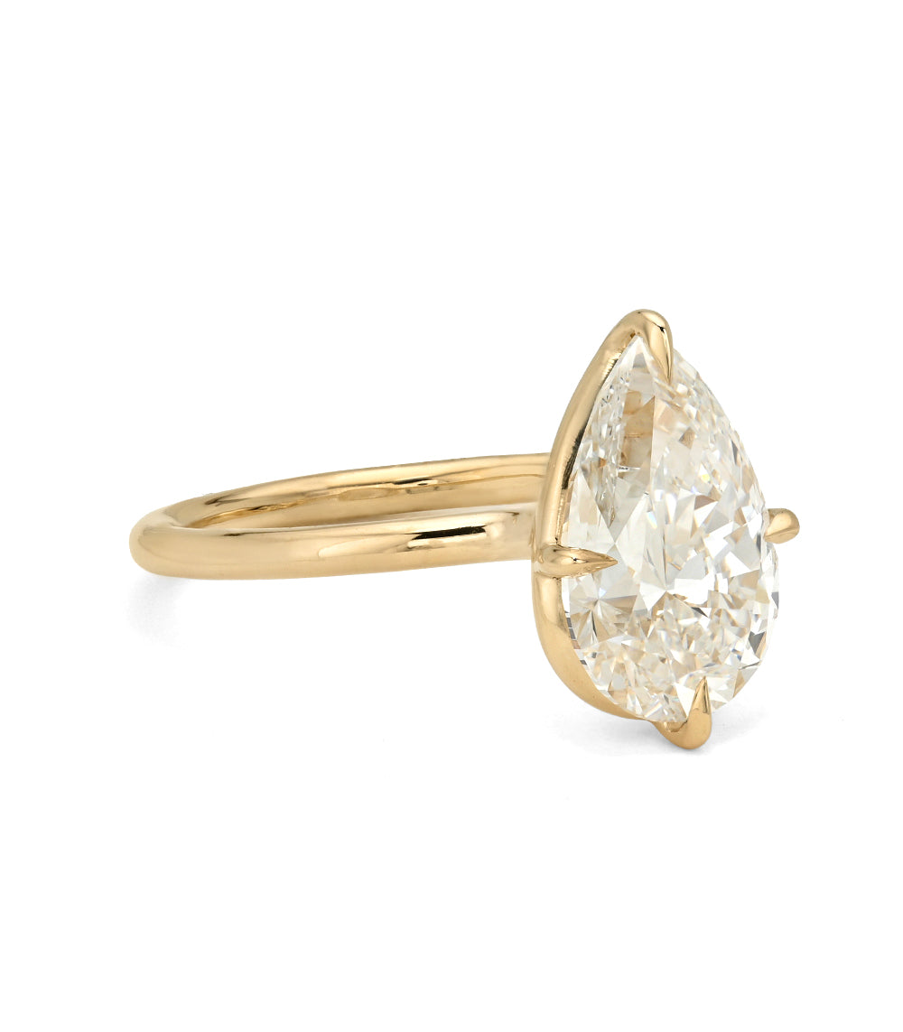 Billie by Sofia Kaman unique engagement ring in yellow gold set with lab grown diamond
