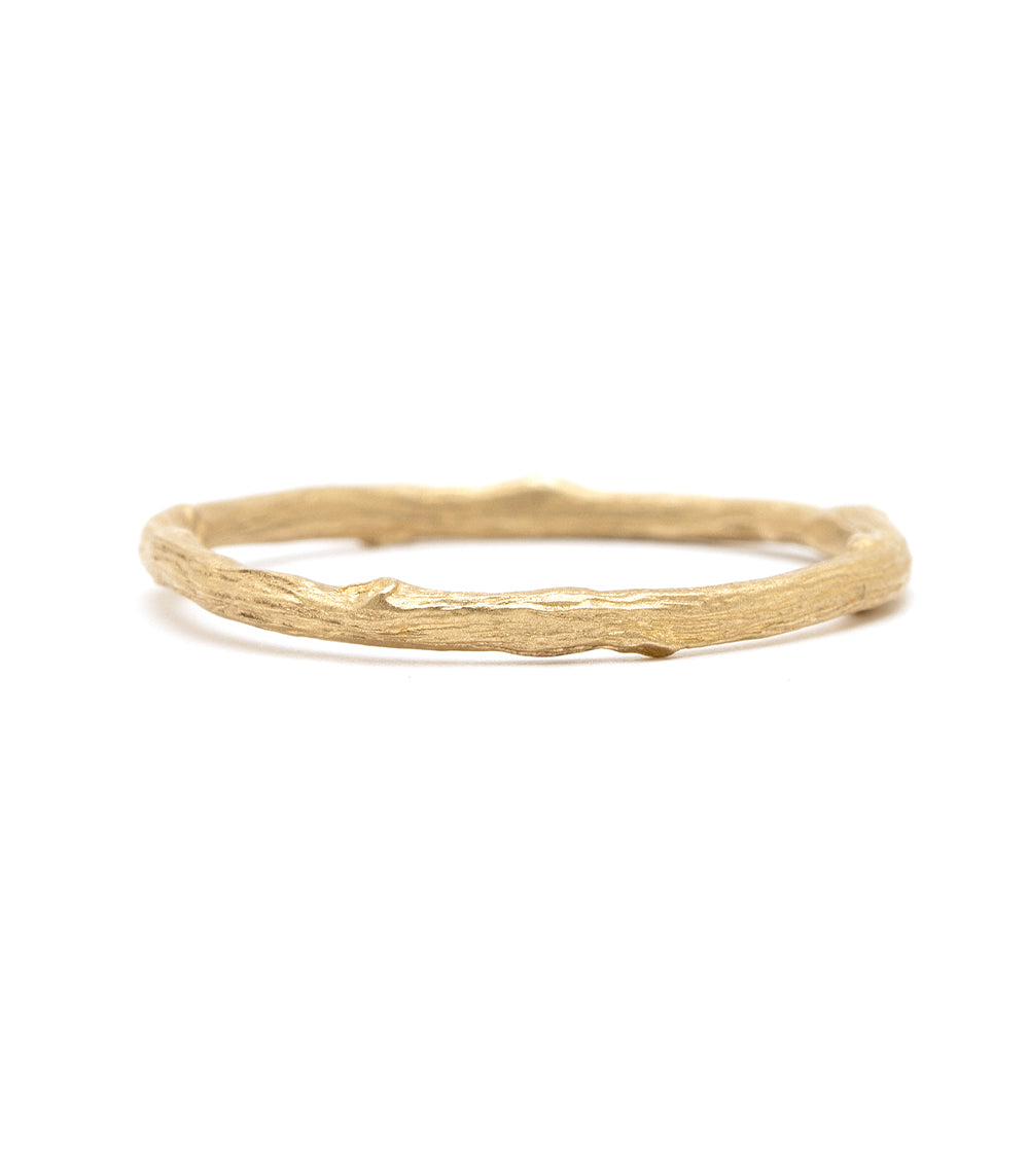 Twig Band ES-R1 14K yellow gold band with shiny twig-like textured wave detail