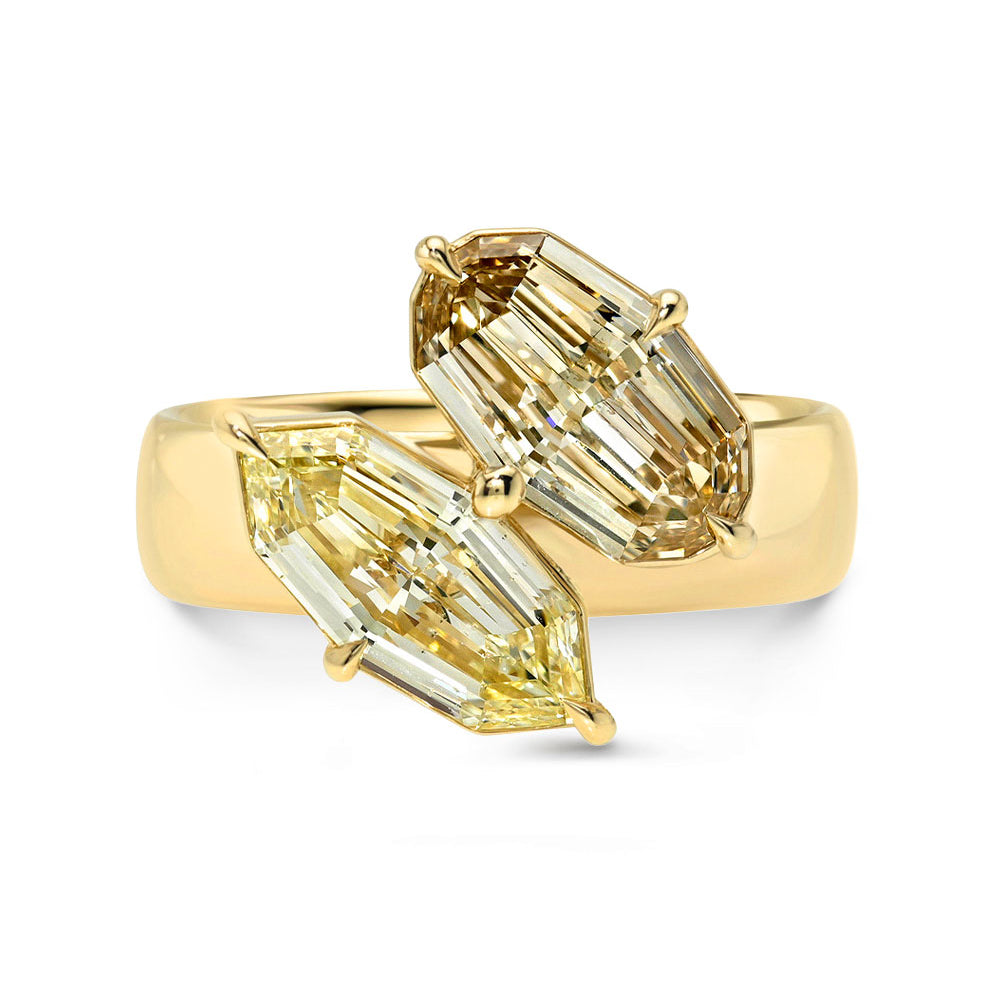 Lana Toi et Moi by Sofia Kaman 2 stone engagement ring in yellow gold, asymmetrical baguette-cut stones