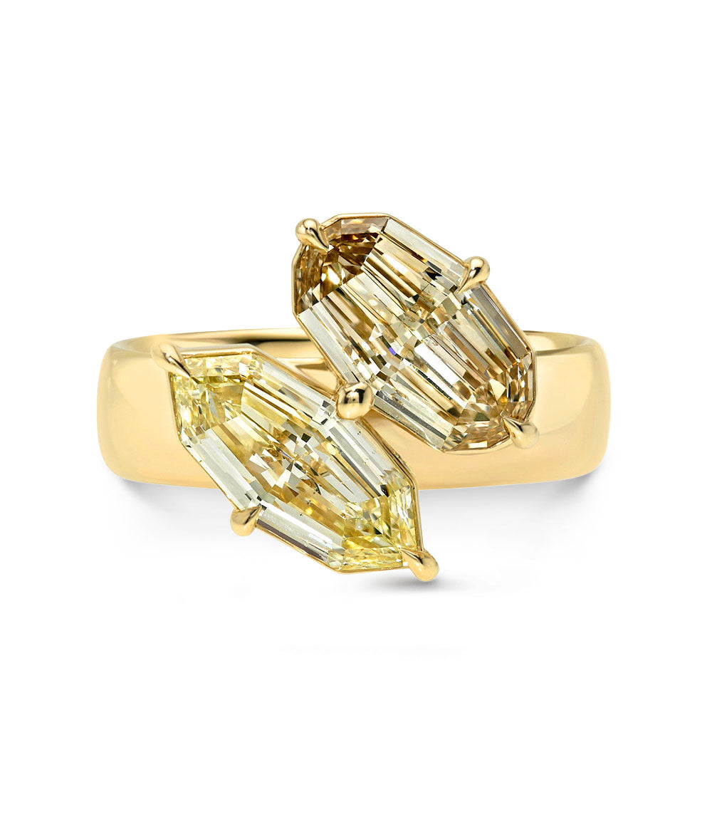Lana Toi et Moi by Sofia Kaman 2 stone engagement ring in yellow gold, asymmetrical baguette-cut stones