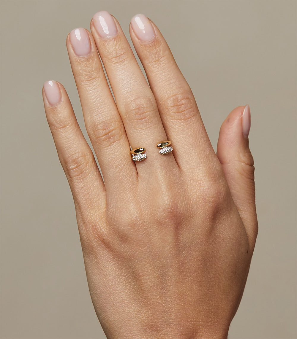 Double Comet Band NB-R2-D ring in 14K yellow gold with comet double band setting on finger