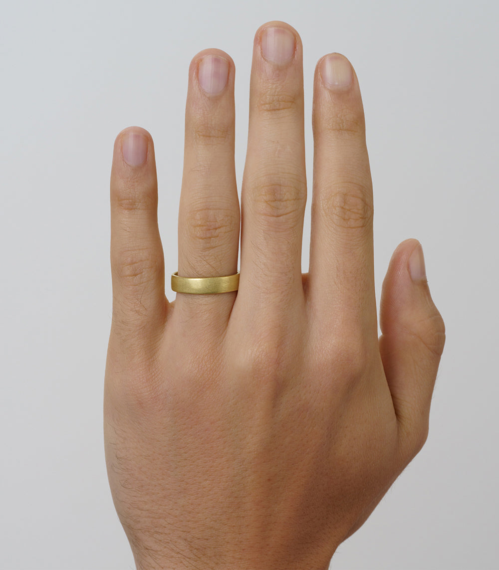 Smooth Classic Band 5MM SB-R11 smooth band in gold on finger, 5mm classic finish