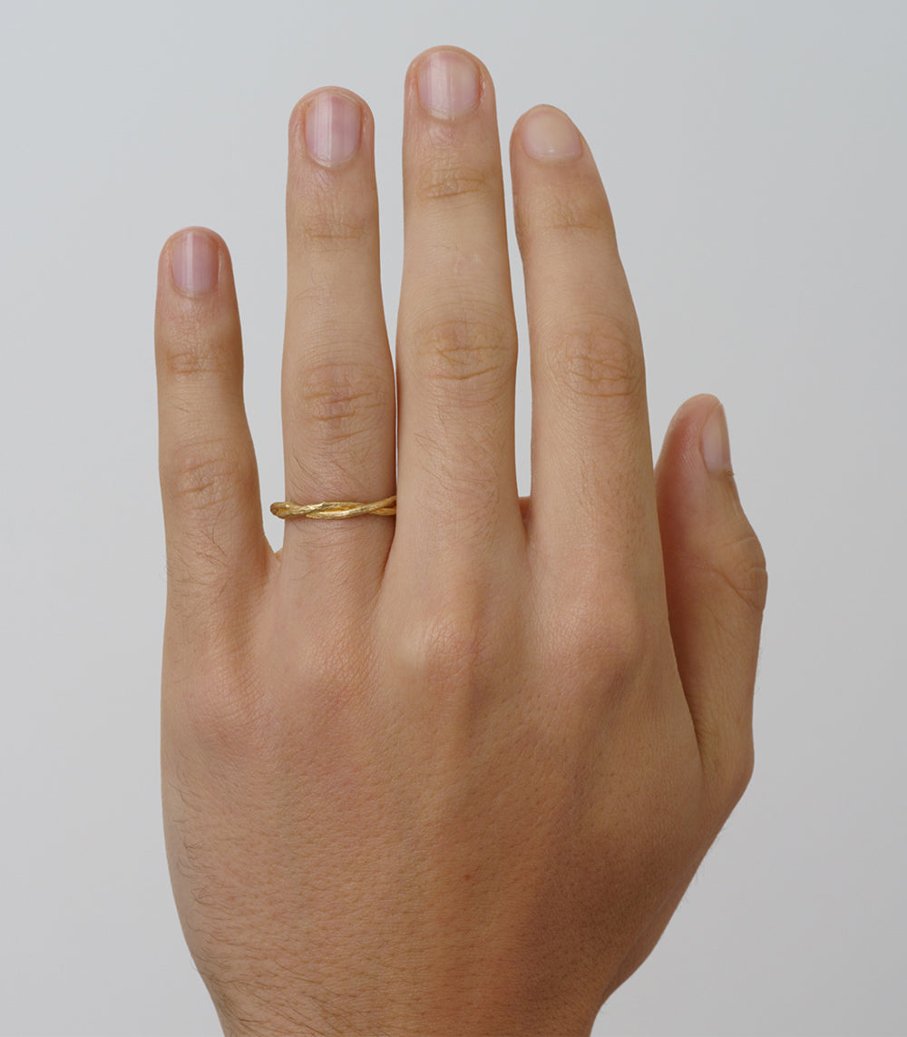 Twisted Branches ES-R31-LG ring in gold with twisted branches, shiny and matte finish