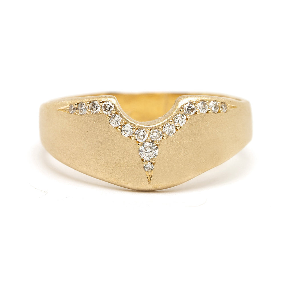 Mini Shield P-R12-B ring in 14K yellow gold with shiny shield motif and pavé diamonds