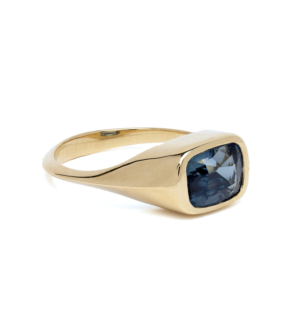 Tristan SK-R113-CC-TS-2.62 gold ring with deep blue gemstone bezel, understated asymmetry