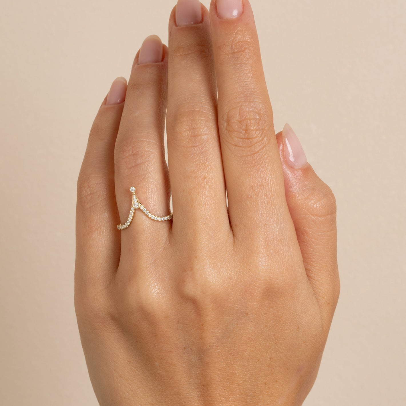 Alethea AL-R1-P 14K yellow gold band with shiny diamond accents, understated open curve setting
