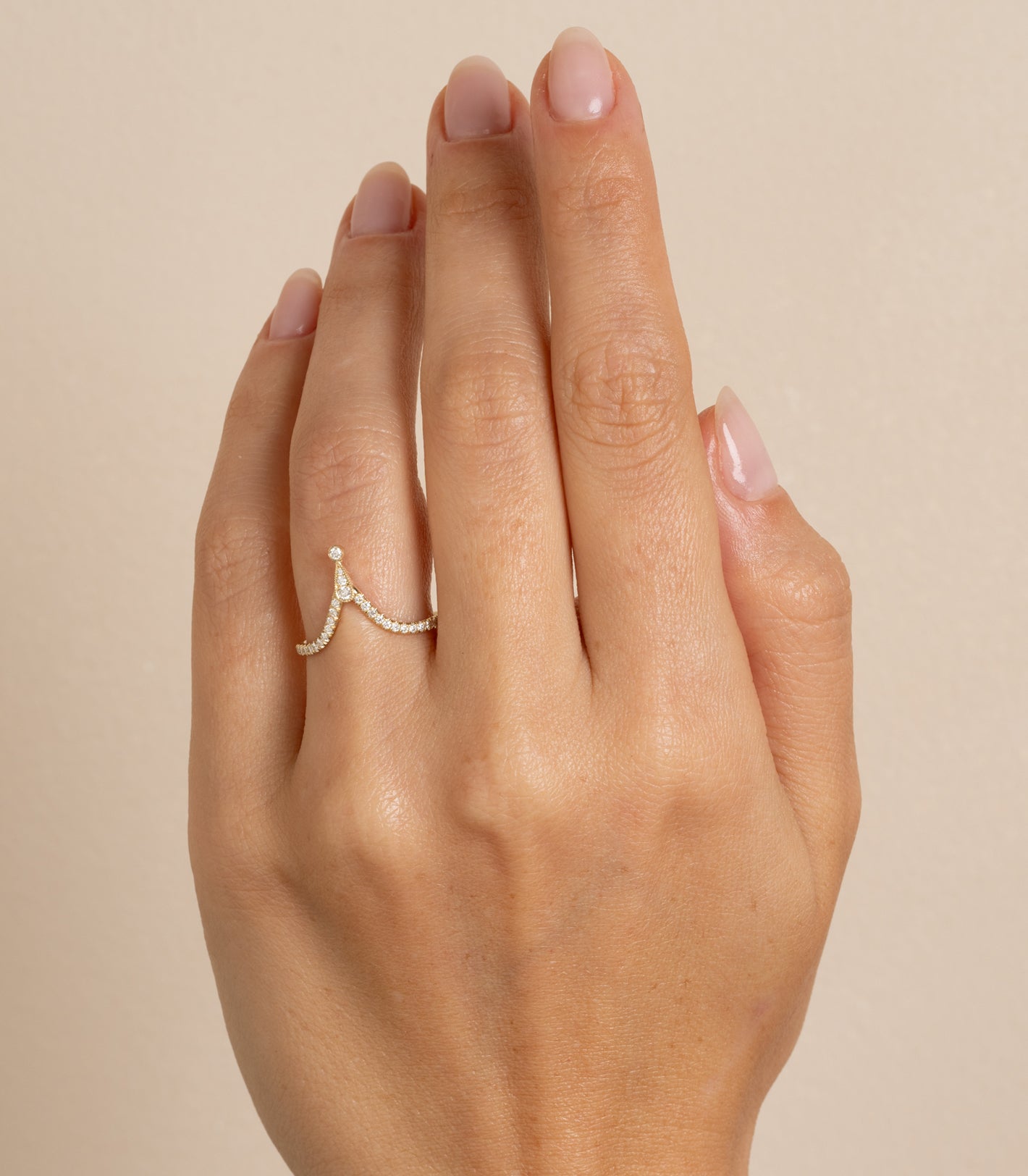 Alethea AL-R1-P 14K yellow gold band with shiny diamond accents, understated open curve setting