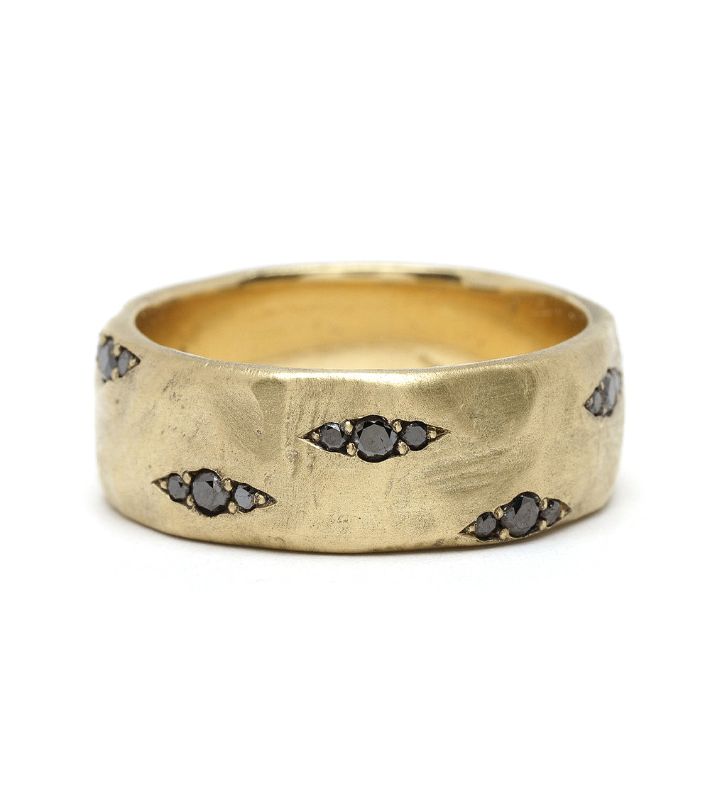 Dark and Mysterious GN-R1 band ring in gold with black gemstone clusters, shiny matte finish