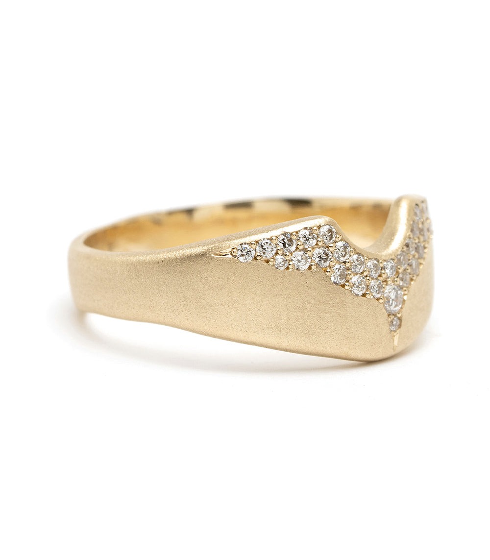 Mini Shield P-R12-A ring band in 14K yellow gold with shiny finish and sparkling shield design