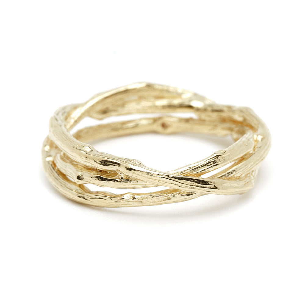 Woven Branches M-R5 ring band in shiny gold with woven branch texture and split shank detail.