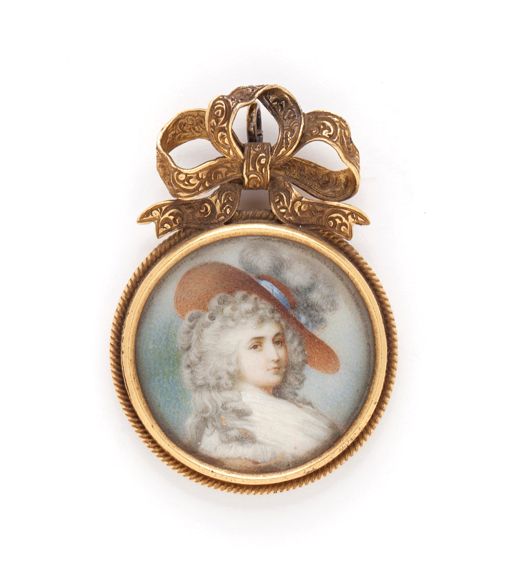 My Fair Lady Pendant by VC-P5 vintage gold-tone portrait locket pendant with oval cameo scene