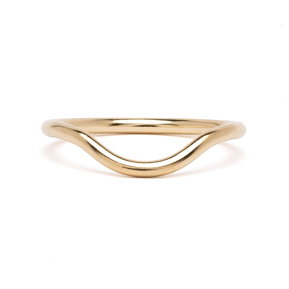 Mini Beau Band A-R31 gold ring in 14K yellow gold, understated wave-cut shiny finish