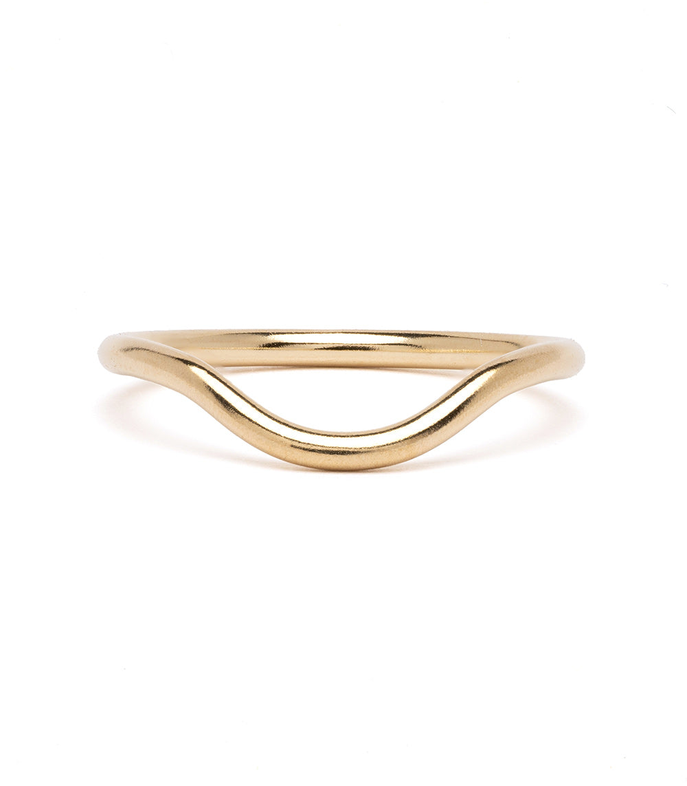 Mini Beau Band A-R31 gold ring in 14K yellow gold, understated wave-cut shiny finish