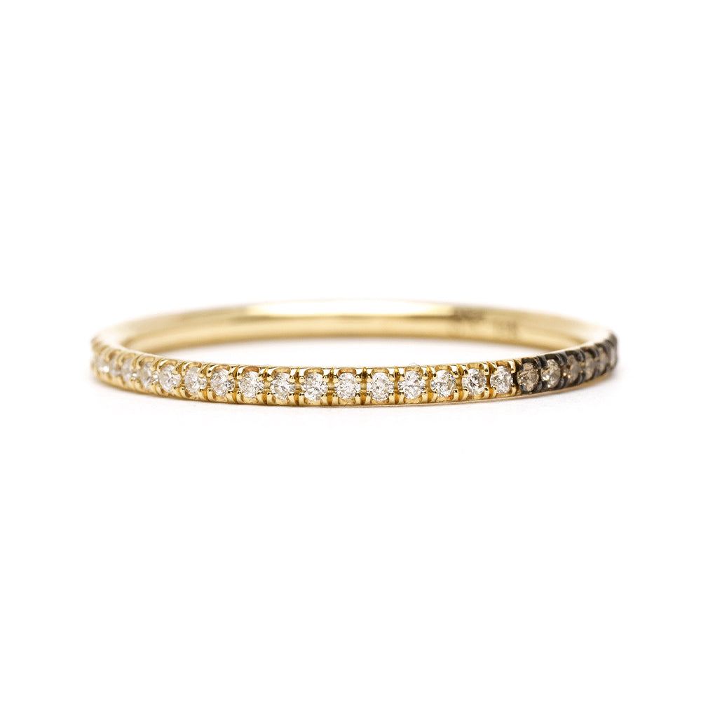 De Vil EB-R12 diamond band ring in yellow gold with pavé-set diamonds along the curved band.