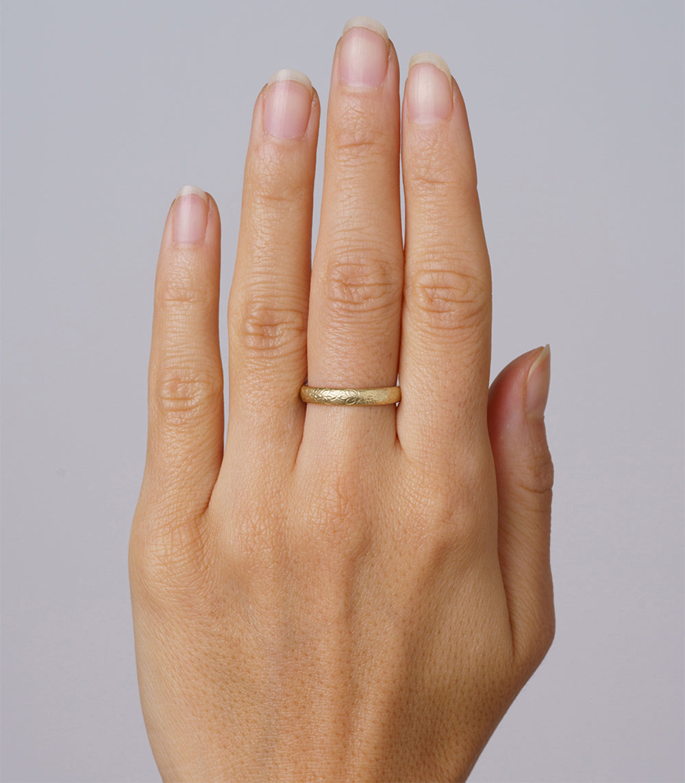 Engraved Flowers and Leaves SK-R4 shiny yellow gold band ring with delicate floral and leaf engraving