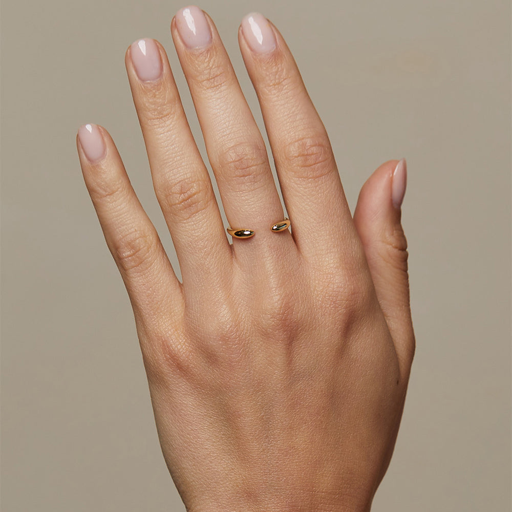 Double Comet Band NB-R2 shiny 14K yellow gold double band ring set on hand
