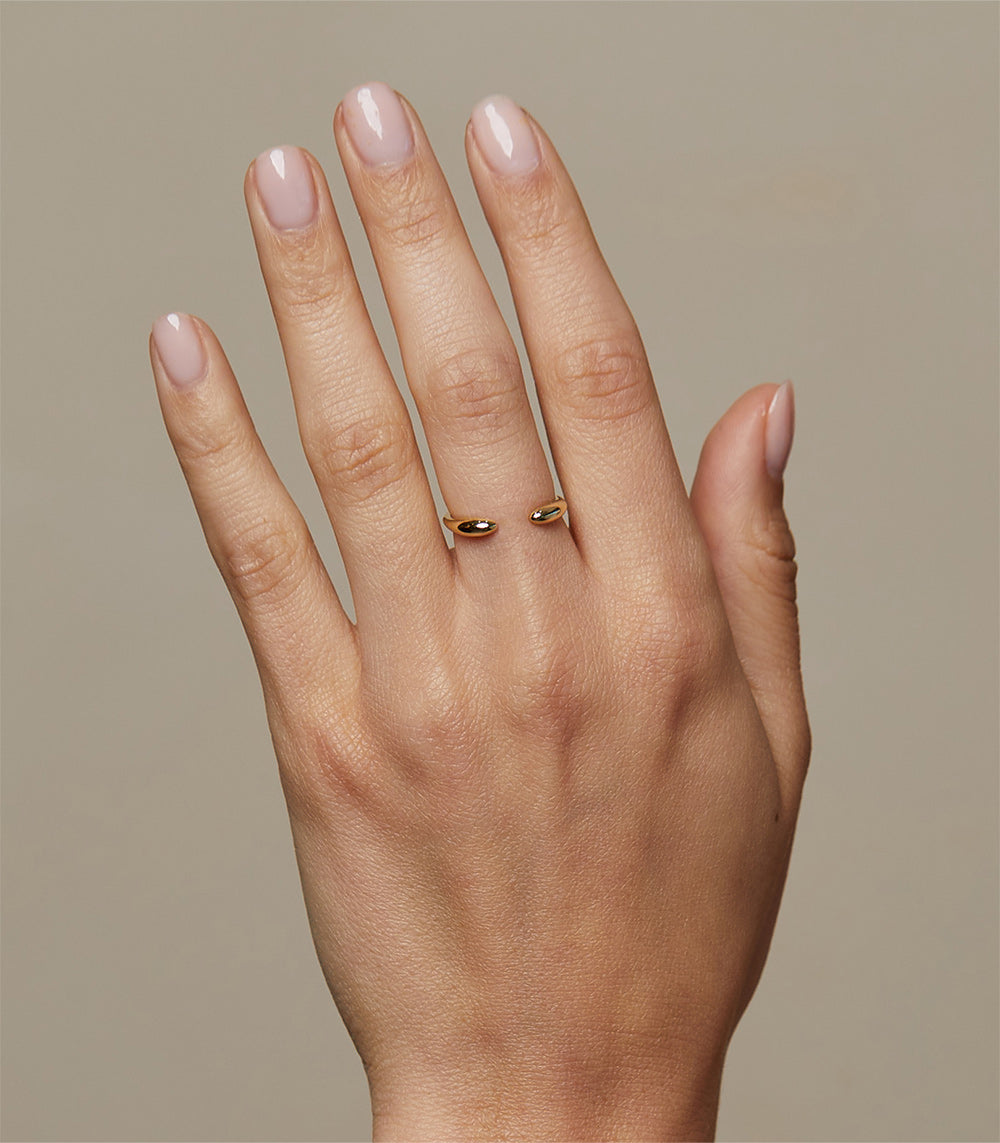 Double Comet Band NB-R2 shiny 14K yellow gold double band ring set on hand